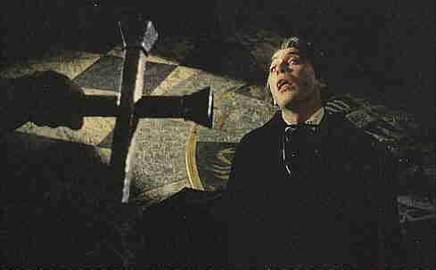 vampiro e crocifisso